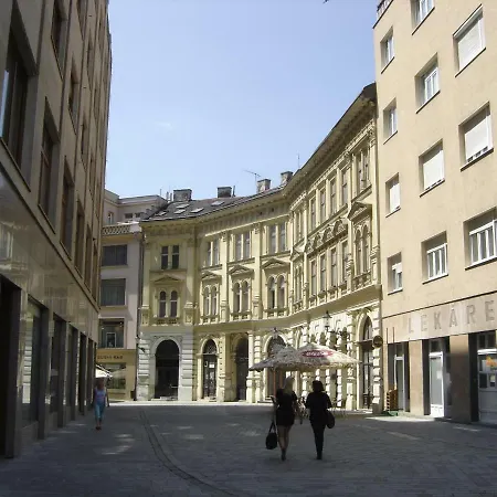 Manderla Bratislava * براتسيلافا